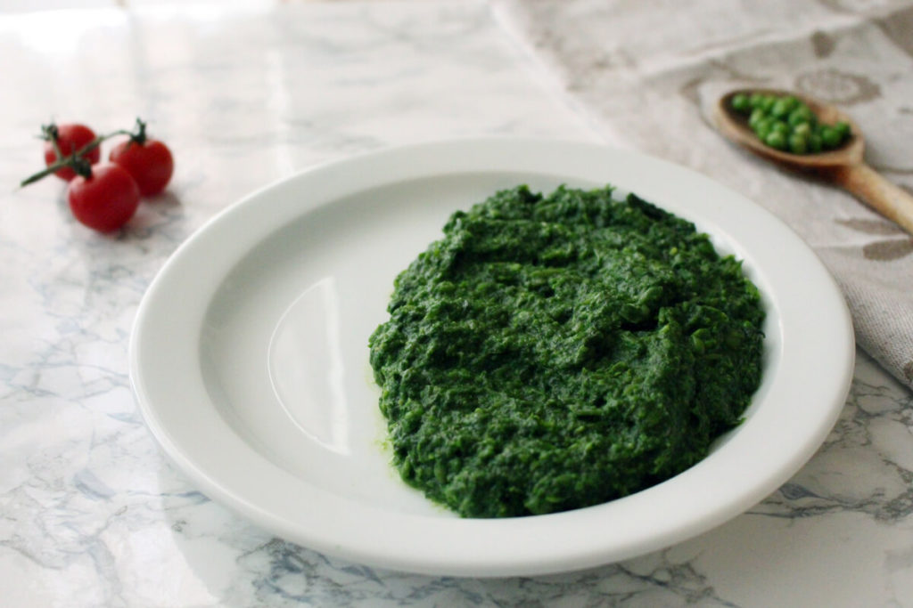 Пюре из шпината и зеленого горошка